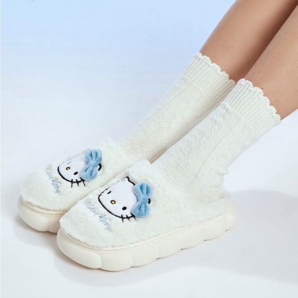 Forever 21 x Hello Kitty and Friends Cloud House Slippers - Picture 2 of 5